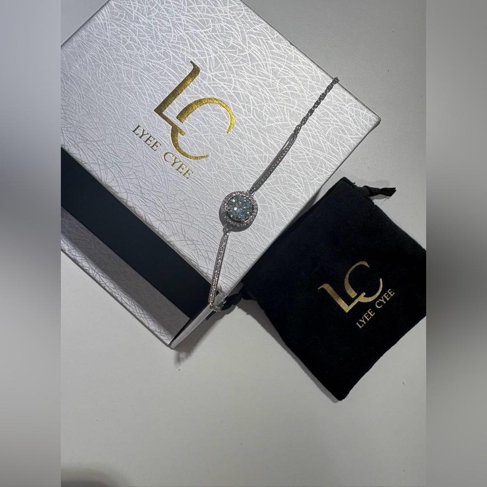 Lyee Cyee Bracelet with box and paper bag - Picture 6 of 11